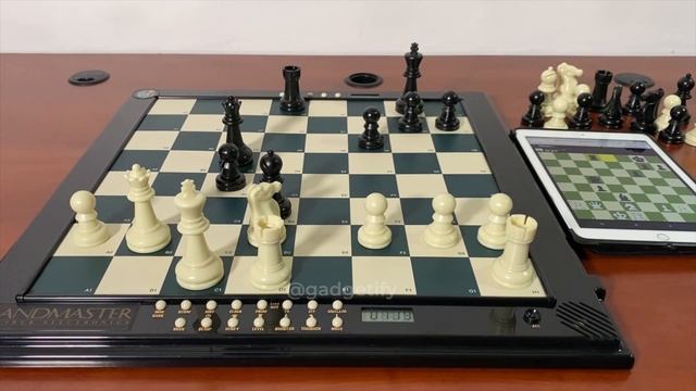 Excalibur Grandmaster 747k Chess Computer vs. Chess.com Bot 👑 Gadgetify смотреть онлайн