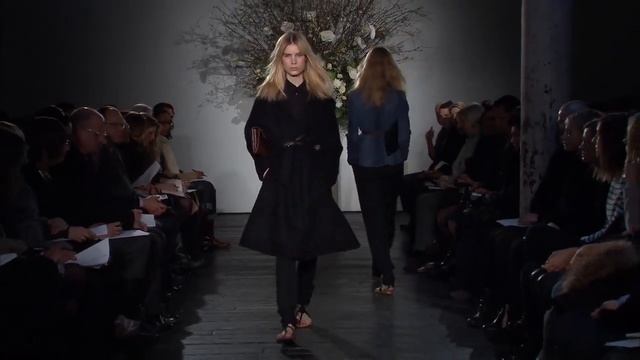 The Row Fall Winter 2010 Runway смотреть онлайн