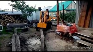Транспортировка бетонных пасынков с помощью самодельного минипогрузчика.