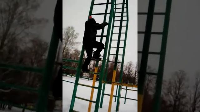 Прыгаем с высоты в снег смотреть онлайн