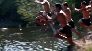 парни на речке