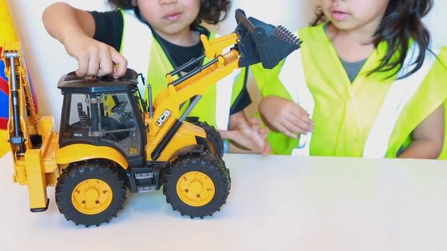 JCB 5CX Eco Backhoe Loader Burder (kids Review)