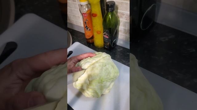 ГРЕЧНЕВЫЕ КОТЛЕТЫ С КОПЧЕНОСТЯМИ И КАПУСТОЙ ПО-ВОСТОЧНОМУ НА ГАРНИР.