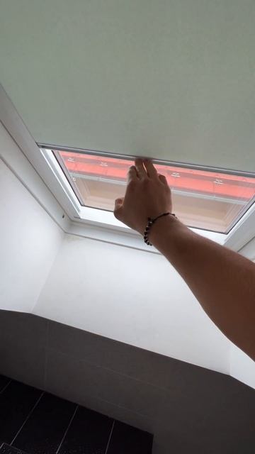 Roleta na strešné okno Velux | LACNE-SIETKY.SK смотреть онлайн