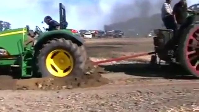 Трактор против трактора !!! смотреть онлайн