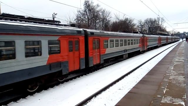 Электропоезд ЭД4-0005 отправляется со станции Бутово. смотреть онлайн