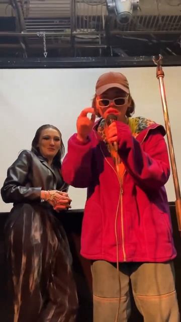 сделал сальто со сцены и сломал ногу смотреть онлайн