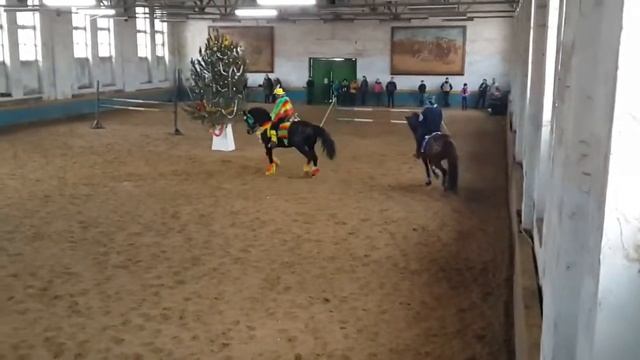 Выездка (маска и полицейский) смотреть онлайн
