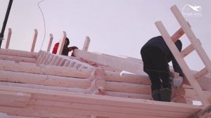 Монтаж стропильной системы на доме из оцилиндрованного бревна в Салехарде