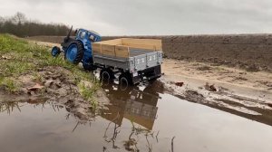 Синий трактор по полям т40 1:10 RC traktor ltz