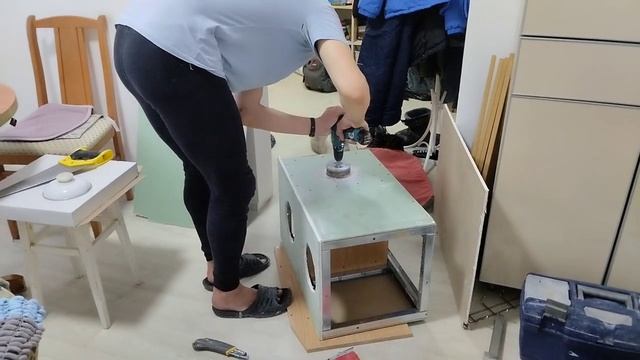 22.11.2022 Папа делает домик для наших кошечек Муси и Шлёпы смотреть онлайн