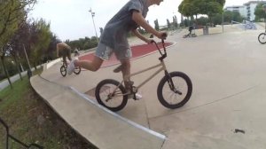 ТРЮКИ НА БМХ|РАЗБОРКИ В СКЕЙТ-ПАРКЕ/bmx riding/go pro