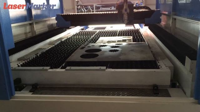Лазерный комплекс для резки металла LiMark 1530 со сменными столами смотреть онлайн