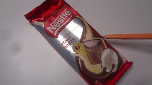 Взял на пробу Молочный и Белый Шоколад с Начинкой с Кокосовой Стружкой и Вафлей