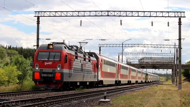 МНОГО РАЗНЫХ ПОЕЗДОВ и приветливые локомотивные бригады накануне ДНЯ ЖЕЛЕЗНОДОРОЖНИКА. Часть 3. смотреть онлайн