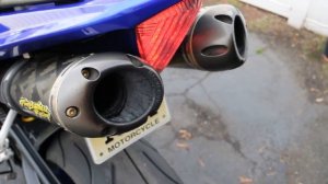 Yamaha R1 (Two brothers racing slip-on revving)