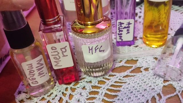 Развела четыре флакончика духов, небывалое тепло и котики. Маленький вложик) смотреть онлайн