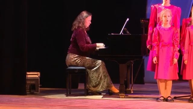 Свирель да рожок, хор "РАДОНЕЖ", Музыка Ю.Чичкова, слова П. Синявского смотреть онлайн