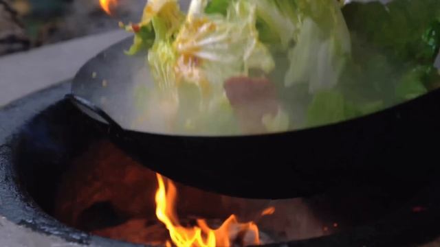 10斤五花臘肉，二弟做“臘肉燉白菜”，肉切大坨一口一块吃過癮｜Mukbang【鐵鍋視頻】 смотреть онлайн