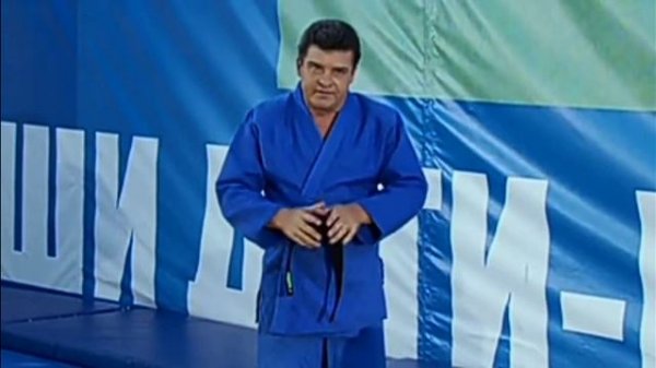 6 кадров. Ну, нападайте, сопляки. Я вас всех уложу