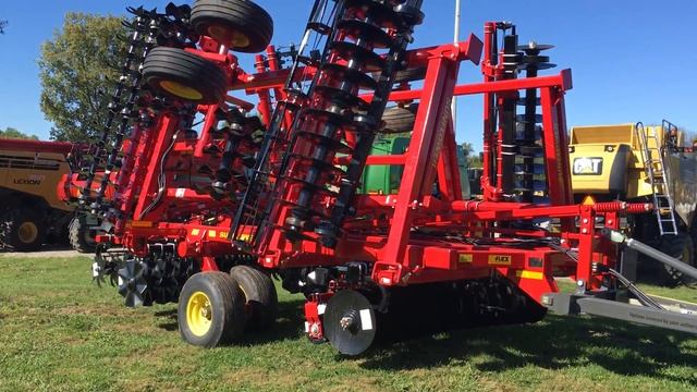 Challenger MT675E Tractor and SunFlower 6830 Rotary Finisher смотреть онлайн