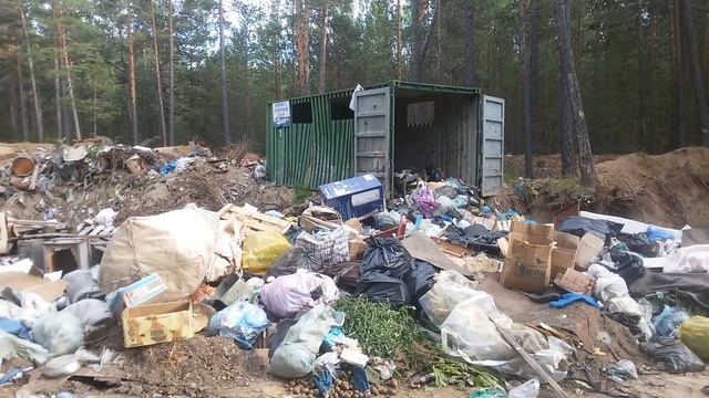 Мусорный бак на городских дачах город Ленск. смотреть онлайн