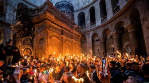 Благодатный огонь Иерусалим Пасха 2025. Освящение благодатного огня в храме Господня в Иерусалиме.