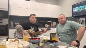 По полям по полям Синий трактор едет к нам. Застольная версиями