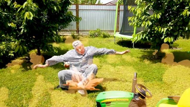 Лёва проучил воришку, который хотел украсть трактор смотреть онлайн