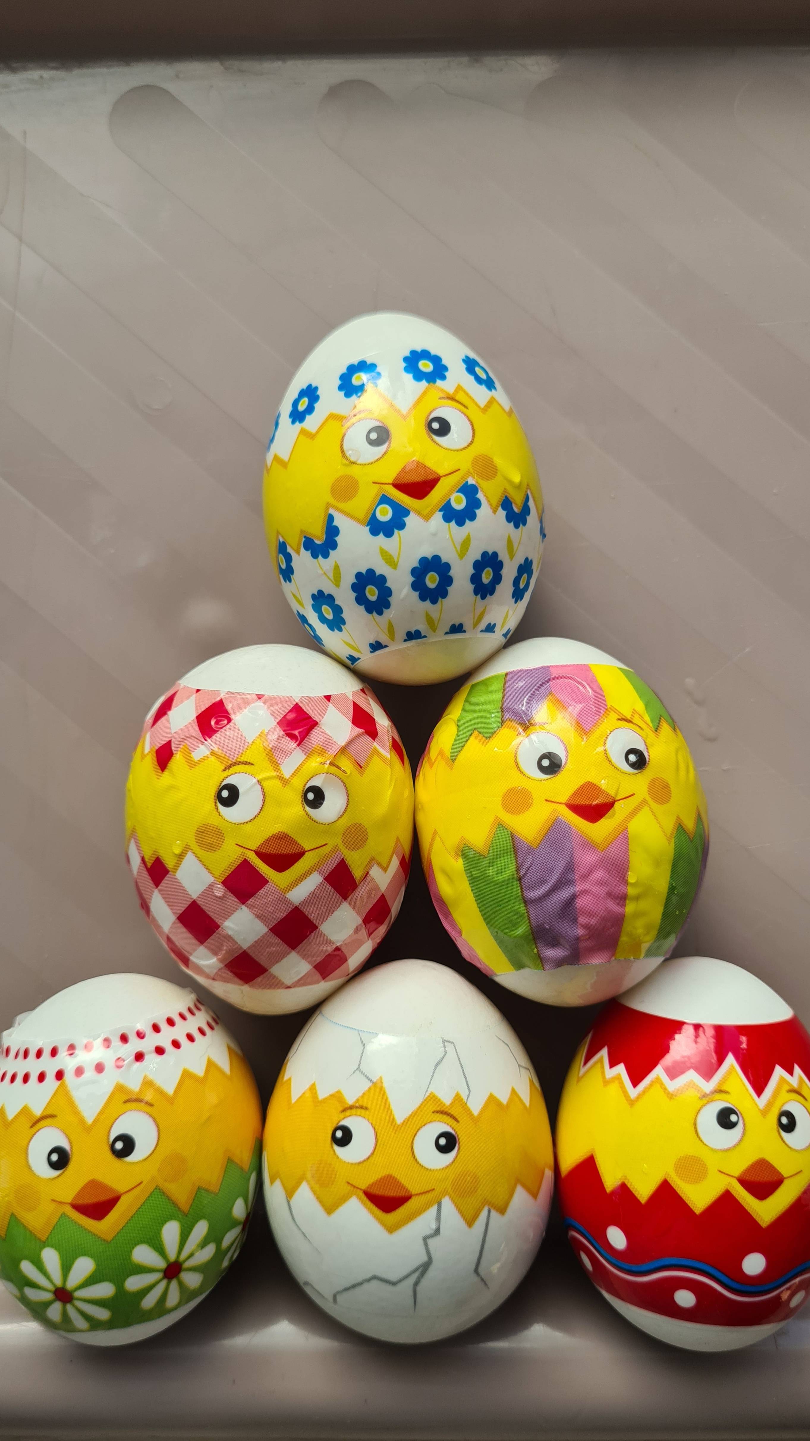 Как быстро наклеить термонаклейки на яйца. Быстрый способ.