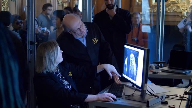 Which is the Real Girl with a Pearl Earring? смотреть онлайн