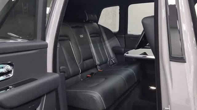 ROLLS ROYCE CULLINAN 6.7 V12 BLACK BADGE смотреть онлайн
