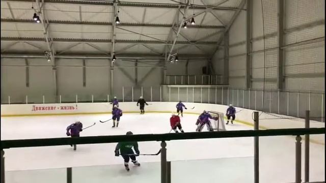 Хоккей. Игровой момент смотреть онлайн