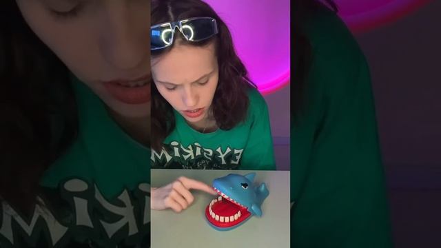 Голодные игры или как накормить акулу #миксик #top #toy #игрушки #игра #акула #кусь #shorts