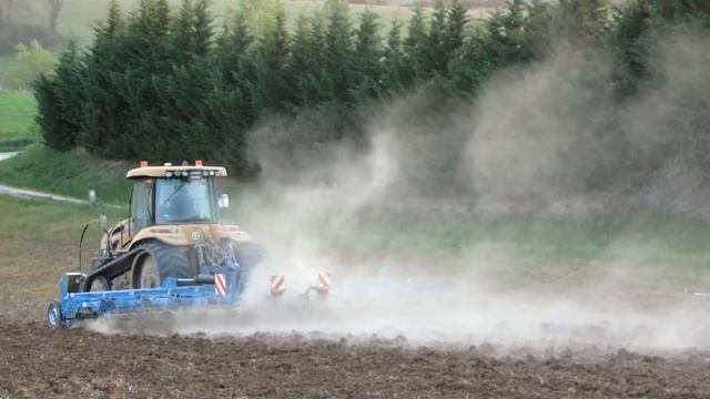 HILLSIDE TRACTOR ! Challenger MT 765 C et vibroculteur Rabe - Big sound смотреть онлайн