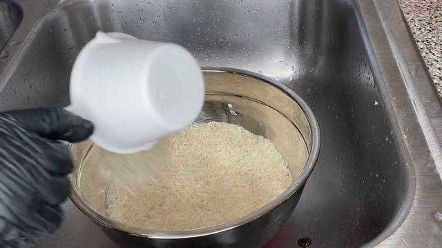 GREEN PEAS AND YELLOW RICE STEP BY STEP |RICE AND PEAS HAITIAN STYLE| GREAT FOR BEGINNERS смотреть онлайн