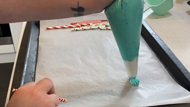 Christmas tree Meringue Pops! смотреть онлайн