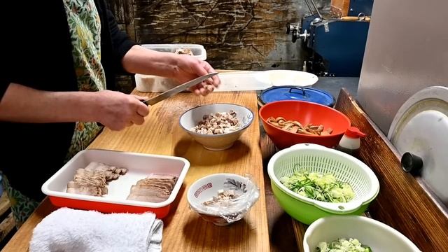 【福井】激シブ町中華のスーパーおばあちゃん！昭和レトロ厨房で作る鍋振り炒飯＆絶品ラーメン丨Amazing Wok Skills in Japan смотреть онлайн
