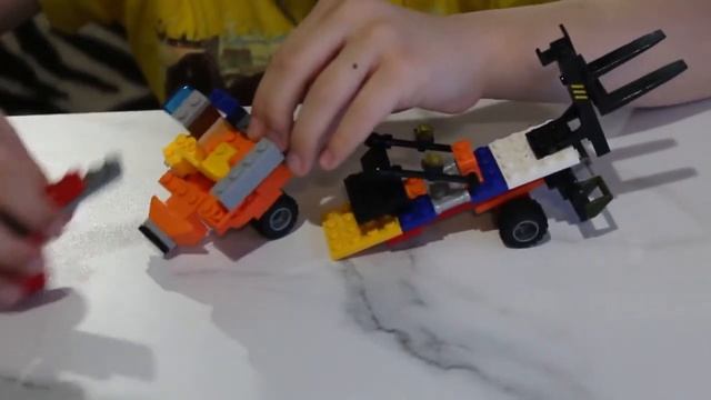 Сборка мега погрузчика корча из LEGO смотреть онлайн