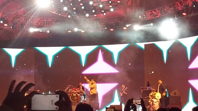 High Rated Gabru - Guru Randhawa Live Concert (12th Feb 2022) - Global Village Dubai смотреть онлайн