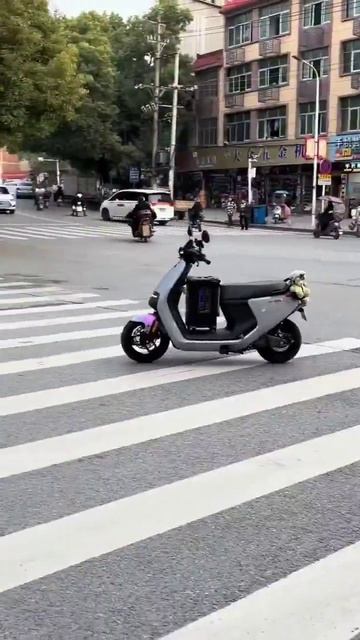 Беспилотные скутеры выехали на улицы Китая смотреть онлайн