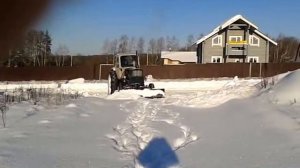 ЮМЗ 6  чистит снег