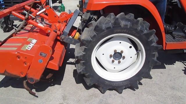 Японский мини-трактор Kubota X20D смотреть онлайн