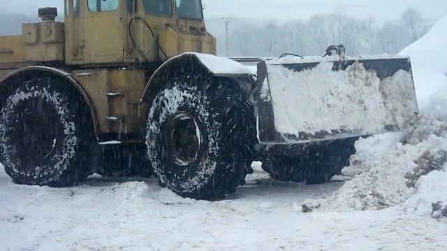 К-700 делает площадку. Часть 1. смотреть онлайн