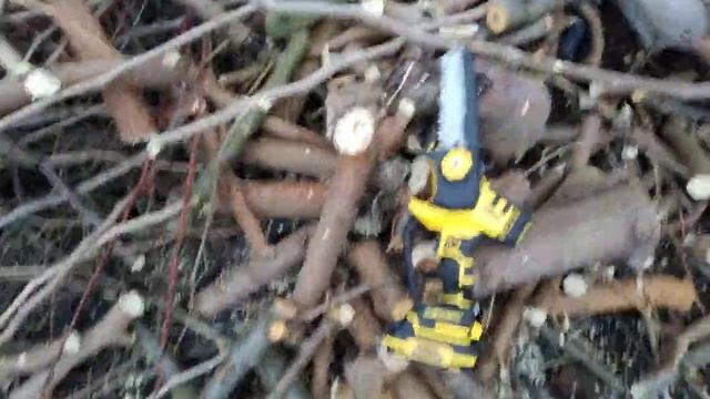 Ланцюгова міні-пила DeWalt, посадив в нуль. смотреть онлайн