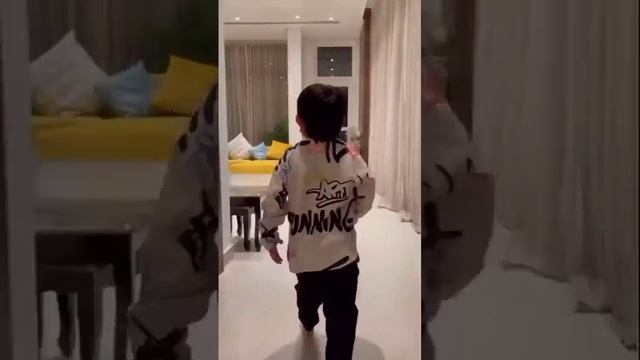 Хонаи Абдурозик дар Дубай смотреть онлайн