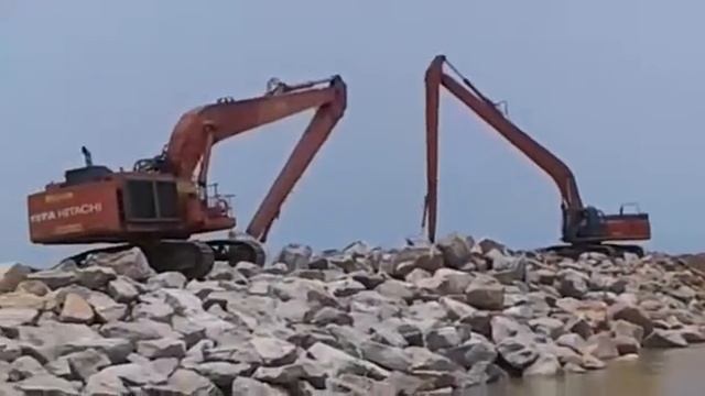 Tata Hitachi EX-1200 , ZX-650 and ZX-450 excavators working at Gopalpur Port Odisha on hire смотреть онлайн