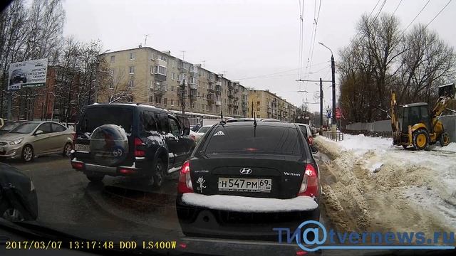 Хитроумный трактор чистит город смотреть онлайн