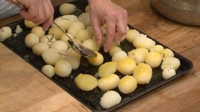 Christmas Dinner Recipe: Roast Potatoes
