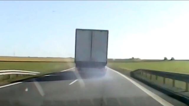 Лопнуло колесо на фуре смотреть онлайн